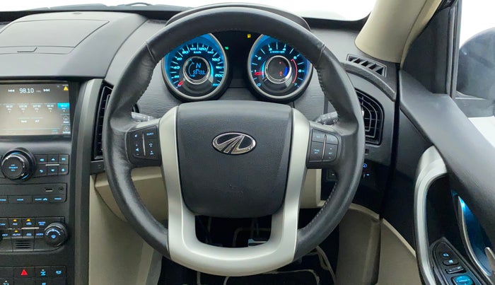 2015 Mahindra XUV500 W10, Diesel, Manual, 55,733 km, Steering Wheel Close Up