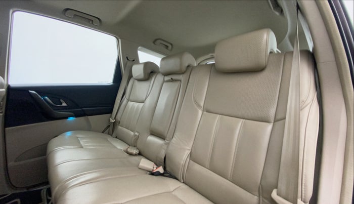 2015 Mahindra XUV500 W10, Diesel, Manual, 55,733 km, Right Side Rear Door Cabin