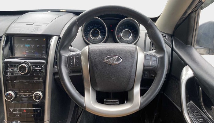 2018 Mahindra XUV500 W11 (O) AWD AT, Diesel, Automatic, 85,663 km, Steering Wheel Close Up