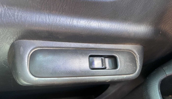 2010 Maruti Wagon R VXI MINOR, Petrol, Manual, 76,672 km, Left front window switch / handle - Window making noise/ moving slow