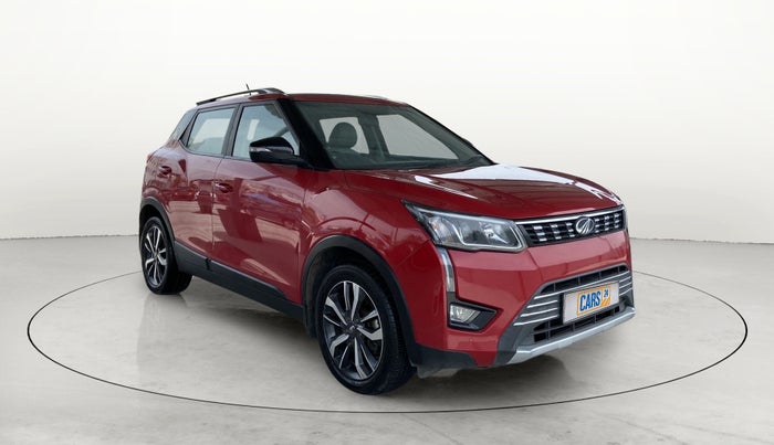 2019 Mahindra XUV300 W8 (O) 1.5 DIESEL AMT, Diesel, Automatic, 1,20,880 km, Right Front Diagonal