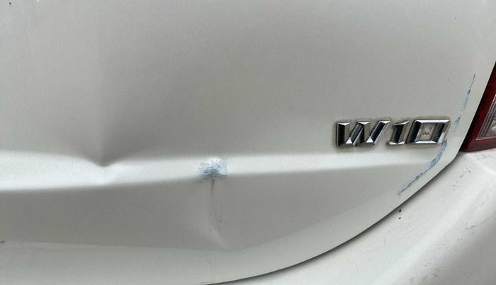 2016 Mahindra XUV500 W10, Diesel, Manual, 73,555 km, Dicky (Boot door) - Slightly dented