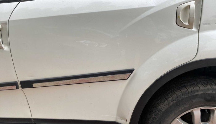 2016 Mahindra XUV500 W10, Diesel, Manual, 73,555 km, Rear left door - Slight discoloration