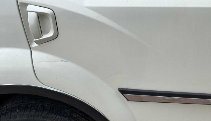 2016 Mahindra XUV500 W10, Diesel, Manual, 73,555 km, Right rear door - Slightly rusted
