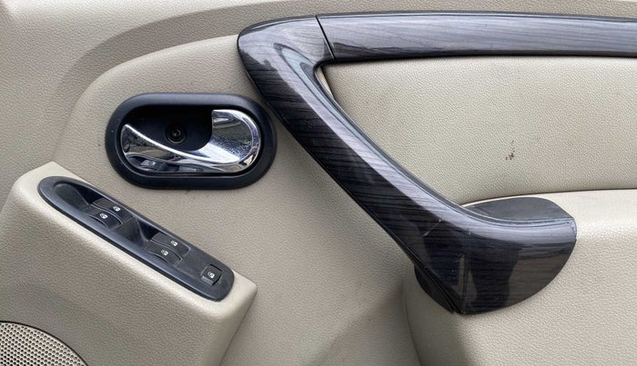 2014 Nissan Terrano XV D THP PREMIUM 110 PS, Diesel, Manual, 82,920 km, Driver Side Door Panels Control