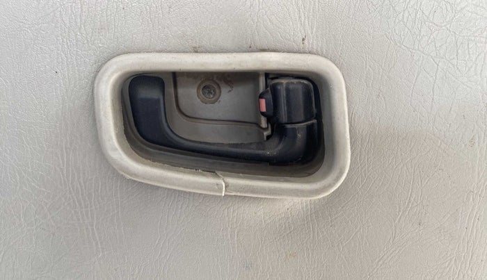 2017 Mahindra Scorpio S10 2WD INTELLI-HYBRID, Diesel, Manual, 69,674 km, Lock system - Door lock knob has minor damage