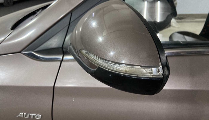 2017 Hyundai Verna 1.6 VTVT SX (O) AT, Petrol, Automatic, 37,210 km, Left rear-view mirror - Indicator light has minor damage