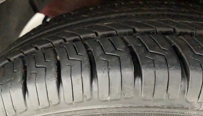 2014 Hyundai Xcent S (O) 1.2, Petrol, Manual, 45,061 km, Left Front Tyre Tread