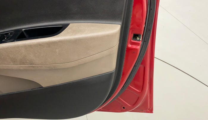2014 Hyundai Xcent S (O) 1.2, Petrol, Manual, 45,061 km, Driver-side door - Door Stopper rubber missing