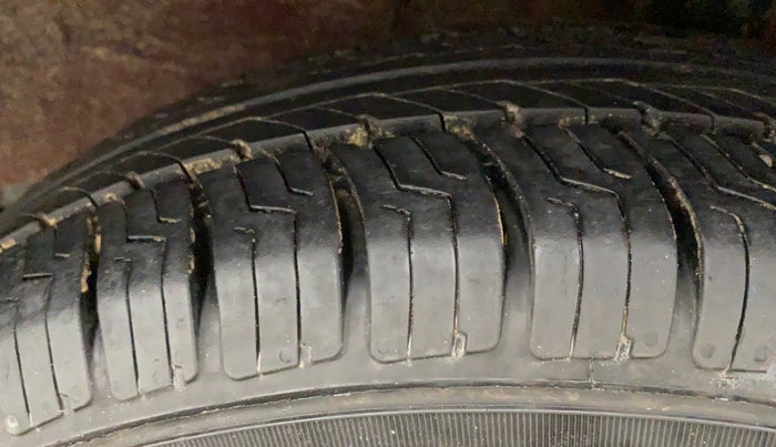 2014 Hyundai Xcent S (O) 1.2, Petrol, Manual, 45,061 km, Left Rear Tyre Tread