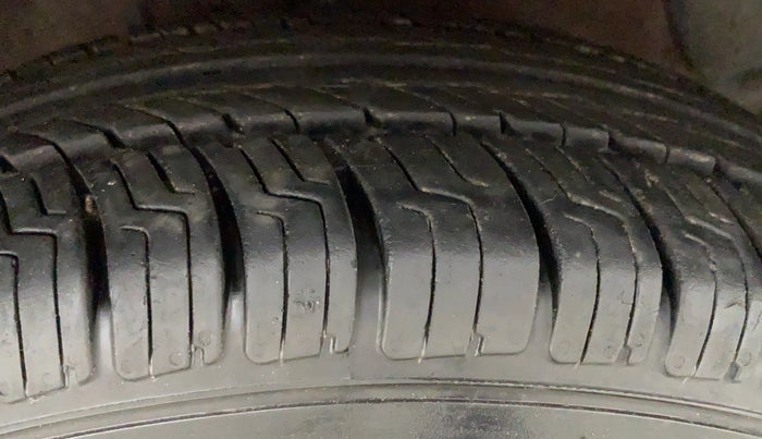 2014 Hyundai Xcent S (O) 1.2, Petrol, Manual, 45,061 km, Right Front Tyre Tread