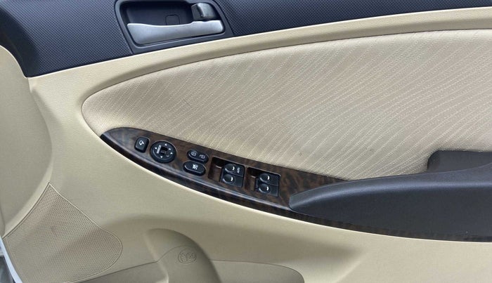 2017 Hyundai Verna 1.6 VTVT SX, Petrol, Manual, 33,354 km, Driver Side Door Panels Control