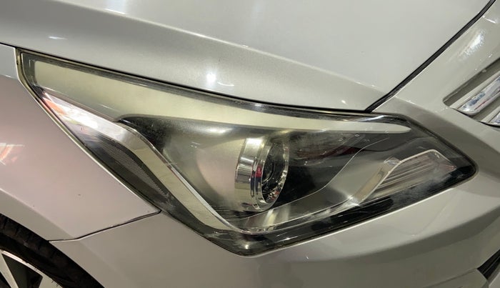 2015 Hyundai Verna FLUIDIC 4S 1.6 VTVT S(O), Petrol, Manual, 78,353 km, Right headlight - Minor scratches