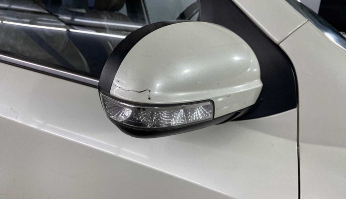 2020 Mahindra XUV500 W11(O), Diesel, Manual, 30,867 km, Right rear-view mirror - Folding motor not working