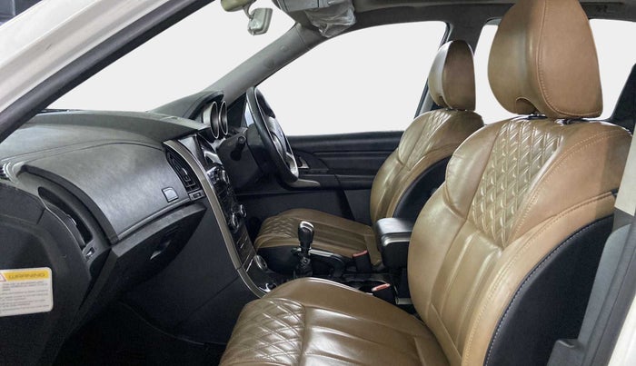 2020 Mahindra XUV500 W11(O), Diesel, Manual, 30,867 km, Right Side Front Door Cabin