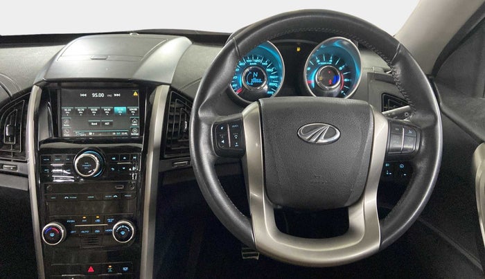 2020 Mahindra XUV500 W11(O), Diesel, Manual, 30,867 km, Steering Wheel Close Up