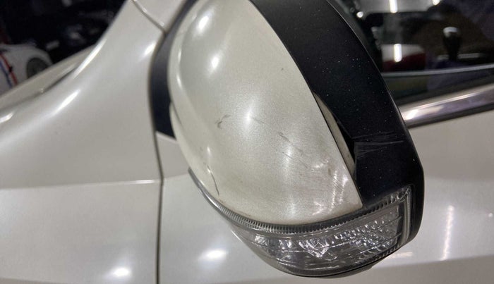2020 Mahindra XUV500 W11(O), Diesel, Manual, 30,867 km, Left rear-view mirror - Cover has minor damage