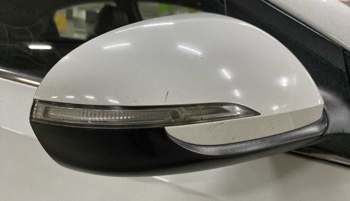2017 Hyundai Verna 1.6 SX (O) CRDI MT, Diesel, Manual, 57,306 km, Right rear-view mirror - Indicator light has minor damage