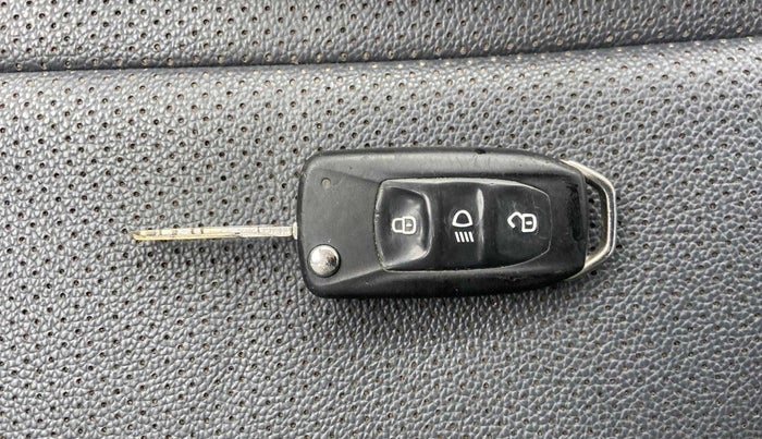 2017 Tata Tiago XT PETROL, Petrol, Manual, 68,039 km, Lock system - Remote key not functional