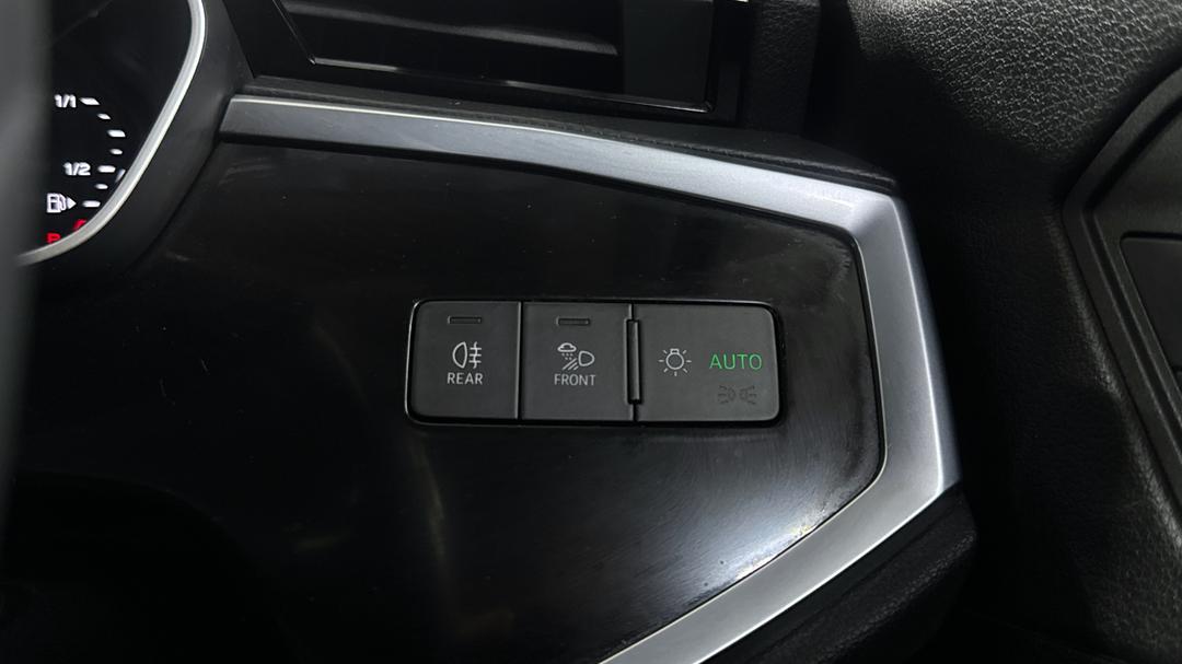 2020 Audi Q3 35 Tfsi, Automatic, 38440 km, Utility Switches/Buttons
