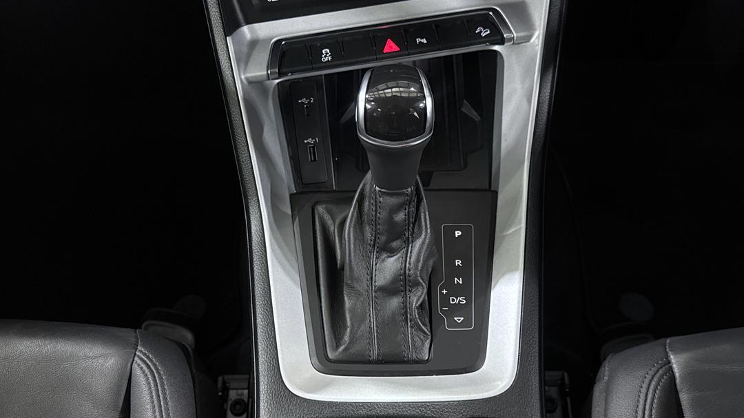 2020 Audi Q3 35 Tfsi, Automatic, 38440 km, Gear Lever 