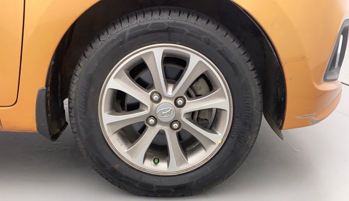 2016 Hyundai Grand i10 ASTA (O) 1.2 KAPPA VTVT, Petrol, Manual, 32,797 km, Right Front Wheel