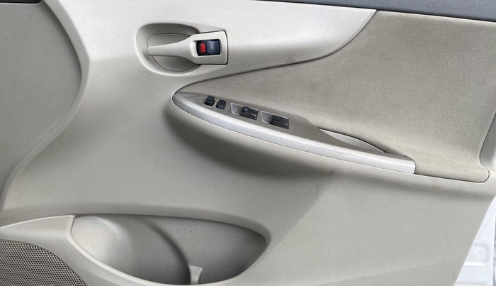 2010 Toyota Corolla Altis J PETROL, Petrol, Manual, 75,877 km, Driver Side Door Panels Control