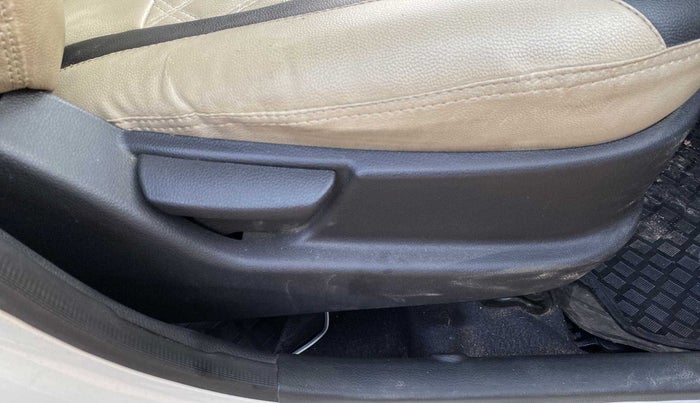 2014 Hyundai Eon ERA +, Petrol, Manual, 21,477 km, Driver Side Adjustment Panel
