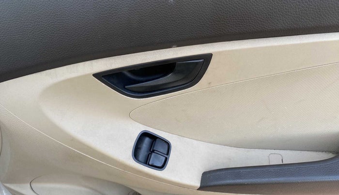 2014 Hyundai Eon ERA +, Petrol, Manual, 21,477 km, Driver Side Door Panels Control