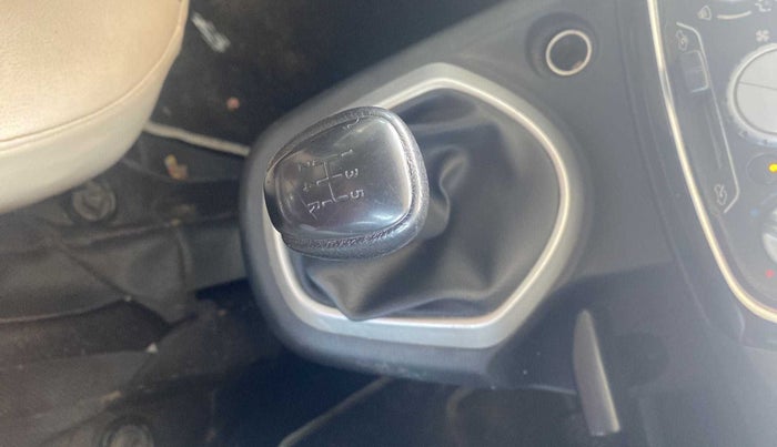 2018 Datsun Go Plus T, Petrol, Manual, 35,899 km, Gear Lever