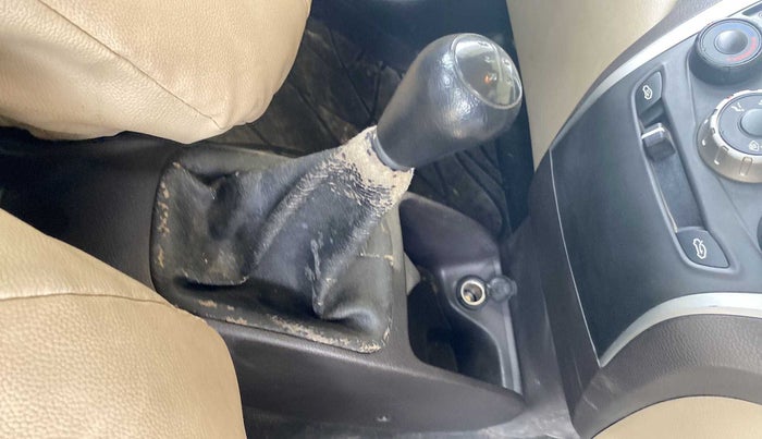 2017 Hyundai Eon ERA PLUS (O), Petrol, Manual, 15,669 km, Gear lever - Boot cover slightly torn