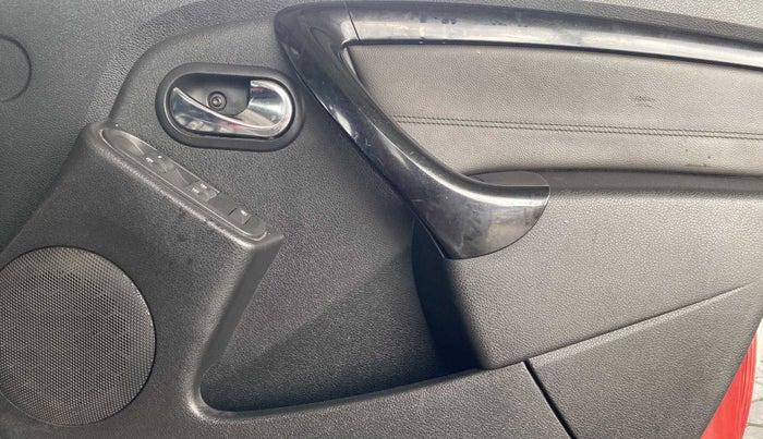 2017 Nissan Terrano XV D PREMIUM AMT, Diesel, Automatic, 90,435 km, Driver Side Door Panels Control