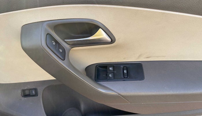 2012 Volkswagen Vento COMFORTLINE 1.6, Petrol, Manual, 93,164 km, Driver Side Door Panels Control