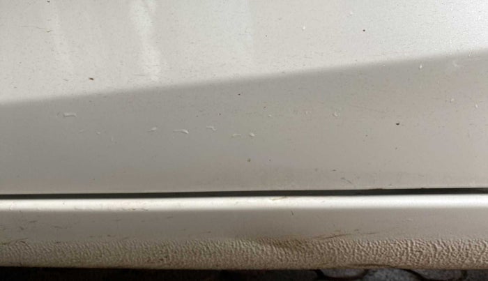 2016 Maruti Celerio VXI, Petrol, Manual, 1,24,009 km, Left running board - Paint has minor damage