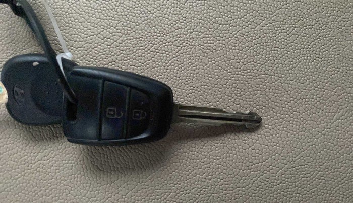 2017 Hyundai Grand i10 SPORTZ 1.2 KAPPA VTVT, Petrol, Manual, 23,538 km, Lock system - Remote key not functional