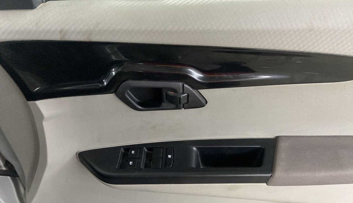 2017 Mahindra Kuv100 K6 6 STR, Petrol, Manual, 64,183 km, Driver Side Door Panels Control