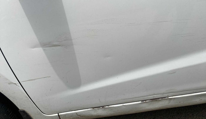 2017 Hyundai Xcent E+, Petrol, Manual, 94,112 km, Front passenger door - Circle - Paint ok & Dent >4 inch(Dent on Criase Line)