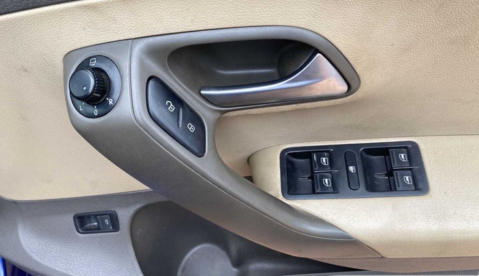 2019 Volkswagen Vento HIGHLINE 1.6 MPI, Petrol, Manual, 56,916 km, Driver Side Door Panels Control