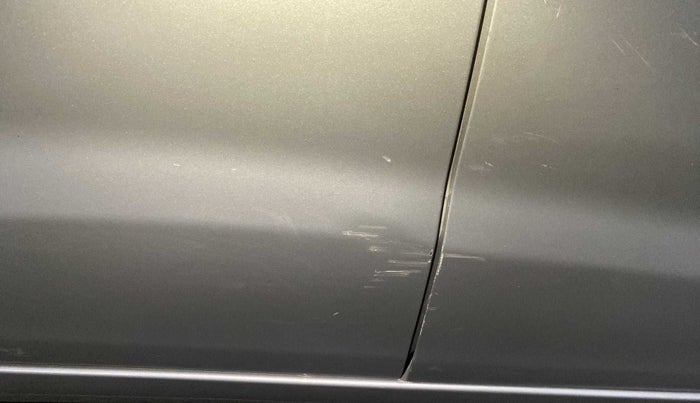 2018 Hyundai Xcent SX 1.2, Petrol, Manual, 63,970 km, Right rear door - Minor scratches