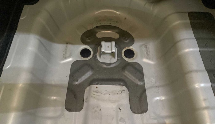 2018 Hyundai Xcent SX 1.2, Petrol, Manual, 63,970 km, Boot floor - Slight discoloration