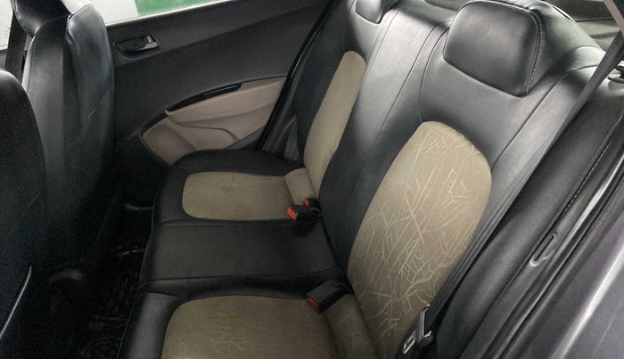 2018 Hyundai Grand i10 MAGNA AT 1.2 KAPPA VTVT, Petrol, Automatic, 26,369 km, Second-row left seat - Cover slightly stained
