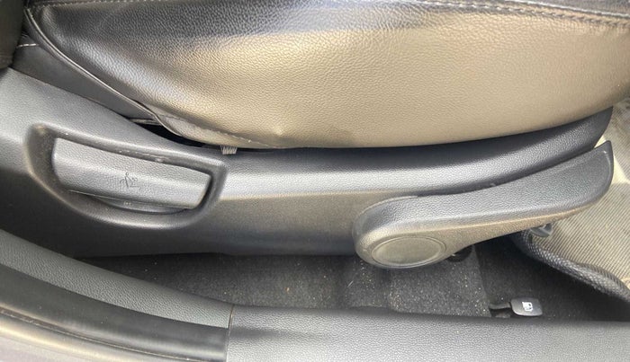 2018 Hyundai Grand i10 ASTA 1.2 KAPPA VTVT, Petrol, Manual, 16,247 km, Driver Side Adjustment Panel