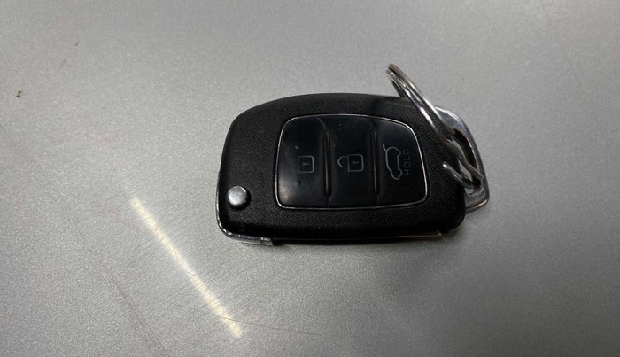 2016 Hyundai Xcent S 1.2, Petrol, Manual, 83,104 km, Key Close Up