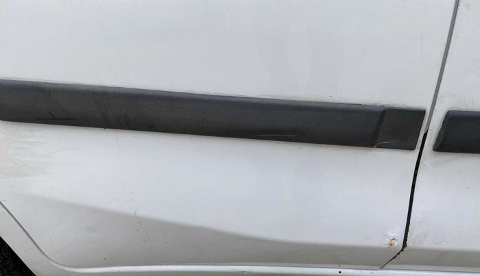 2014 Datsun Go T, Petrol, Manual, 82,410 km, Right rear door - Slightly rusted