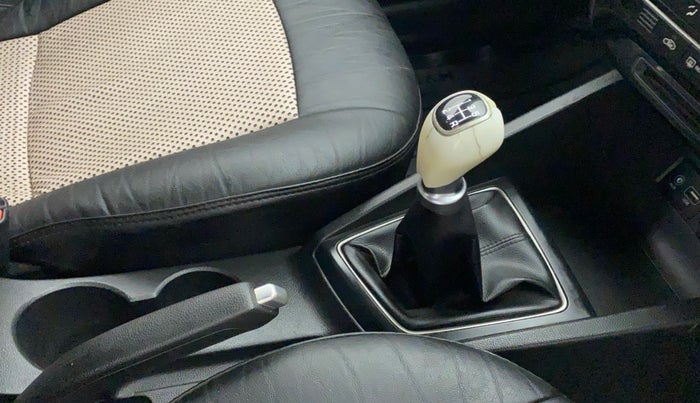 2016 Hyundai Elite i20 ASTA 1.2 (O), Petrol, Manual, 34,460 km, Gear lever - Knob has minor damage
