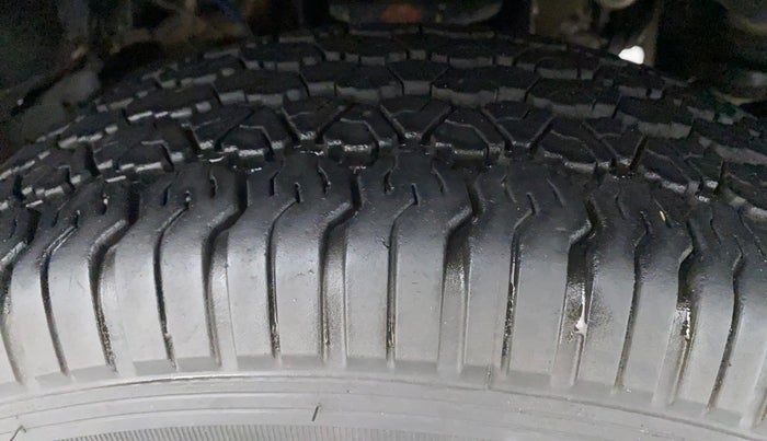 2016 Mahindra TUV300 T8, Diesel, Manual, 73,666 km, Right Front Tyre Tread
