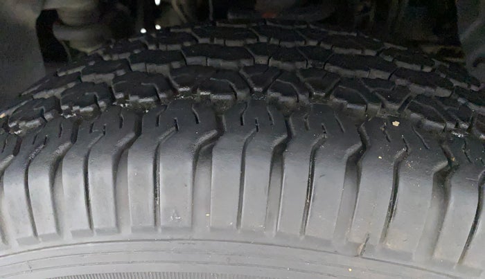 2016 Mahindra TUV300 T8, Diesel, Manual, 73,666 km, Left Front Tyre Tread