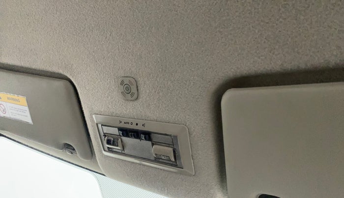 2016 Mahindra TUV300 T8, Diesel, Manual, 73,666 km, Ceiling - Roof light/s not working