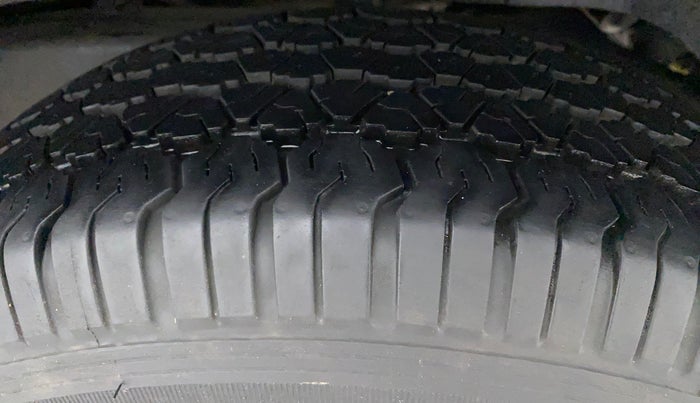 2016 Mahindra TUV300 T8, Diesel, Manual, 73,666 km, Left Rear Tyre Tread