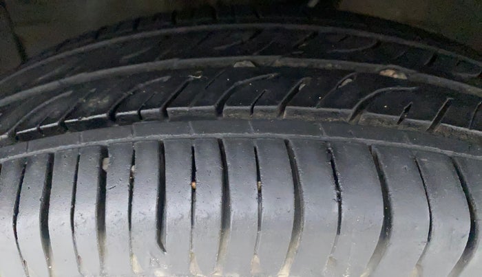 2017 Maruti OMNI E 8 STR, Petrol, Manual, 24,644 km, Left Front Tyre Tread